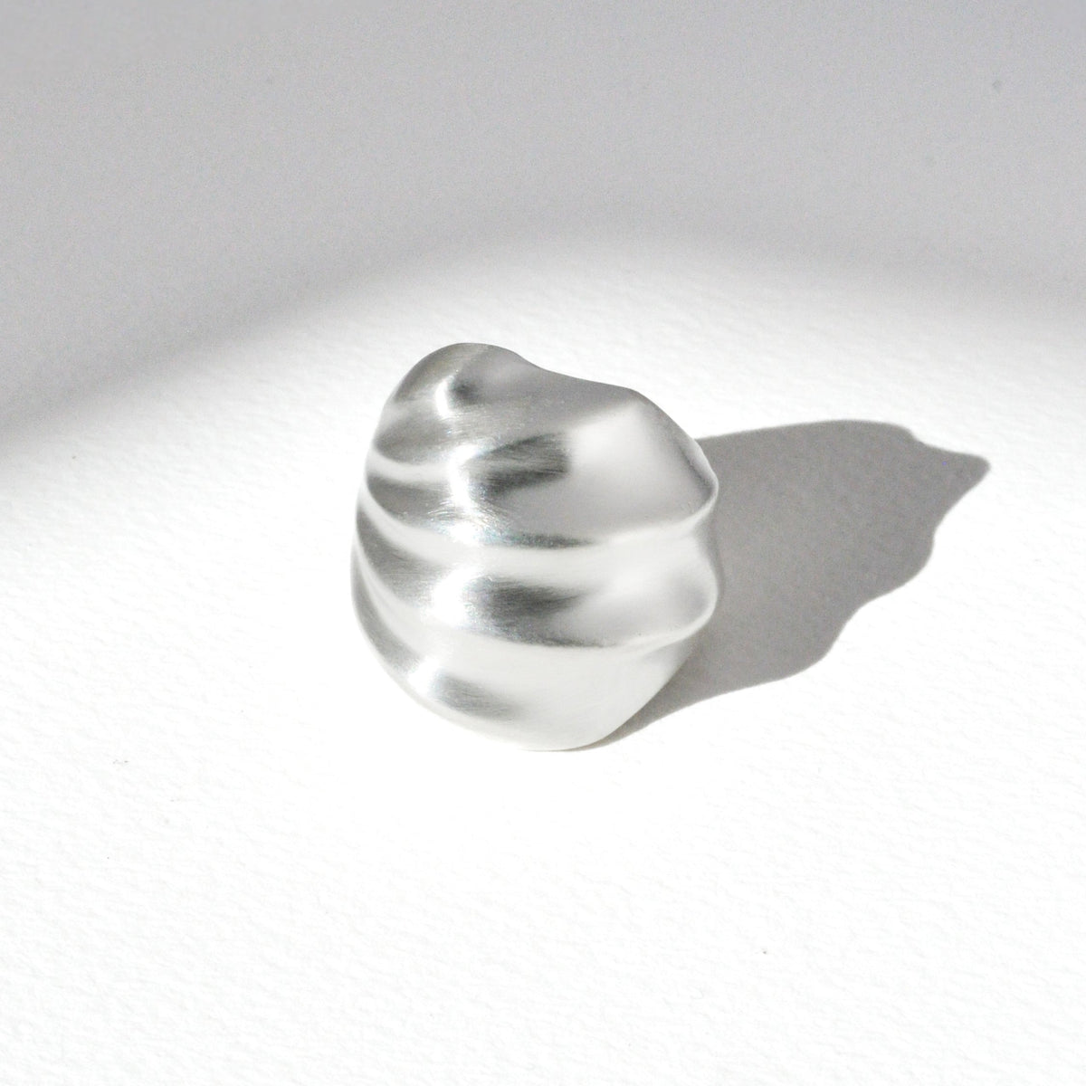 Vintage Modernist Shell Ring