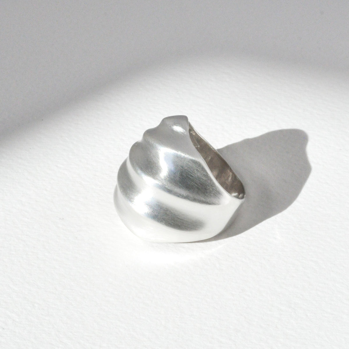 Vintage Modernist Shell Ring