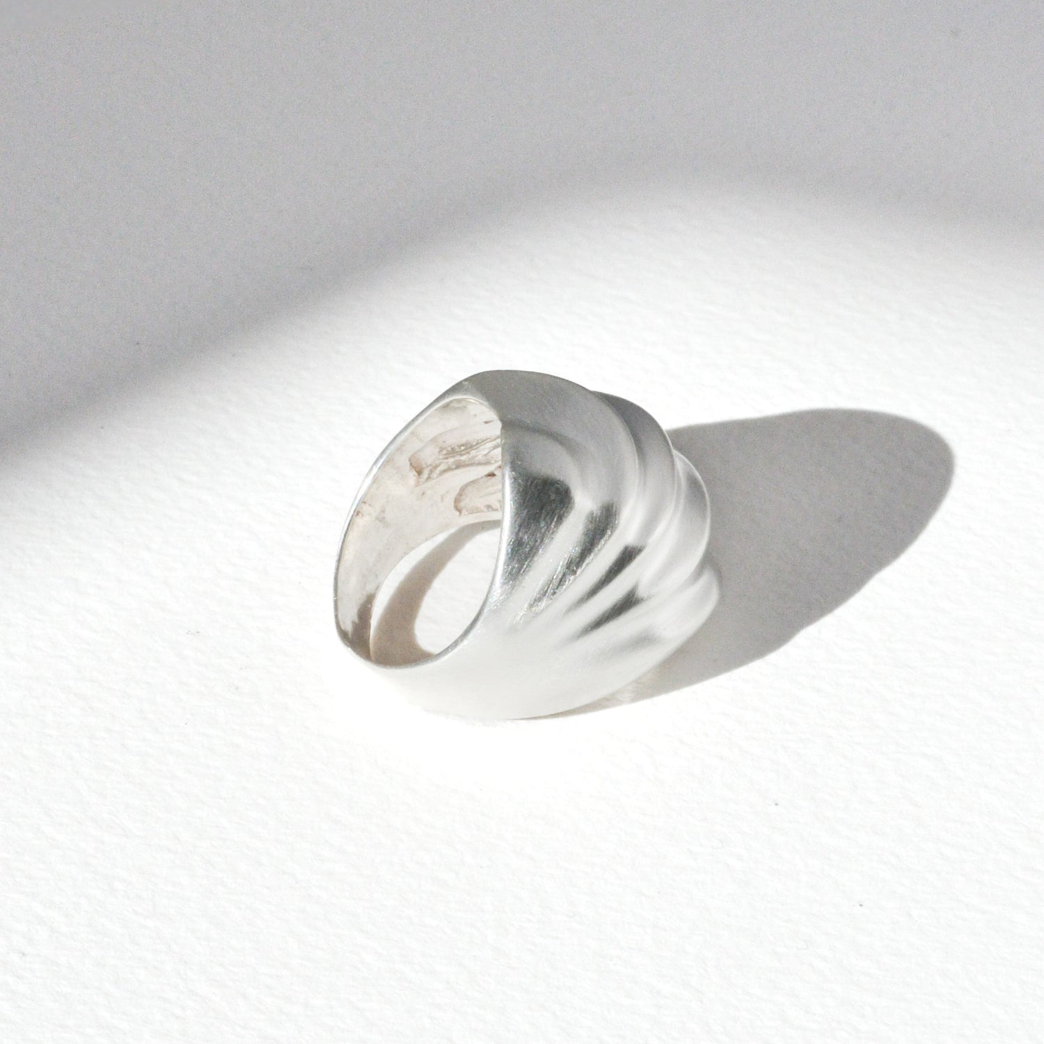 Bold Rectangle Shell Rings Vintage Modernist Shell Ring | White/Space