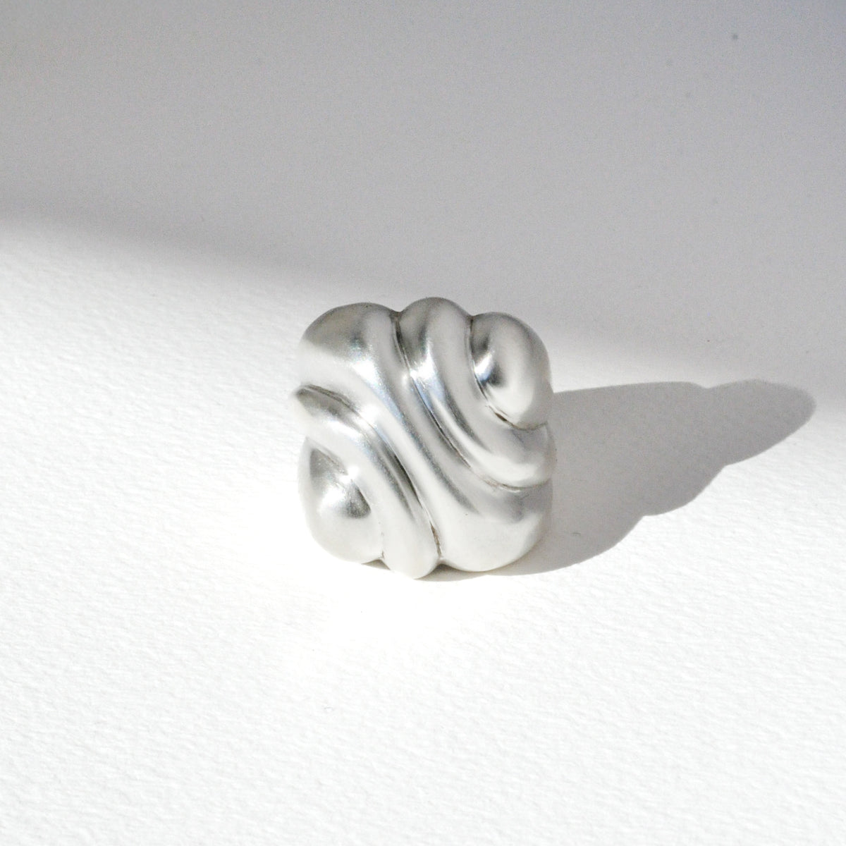 Vintage Sculpted Flow Ring