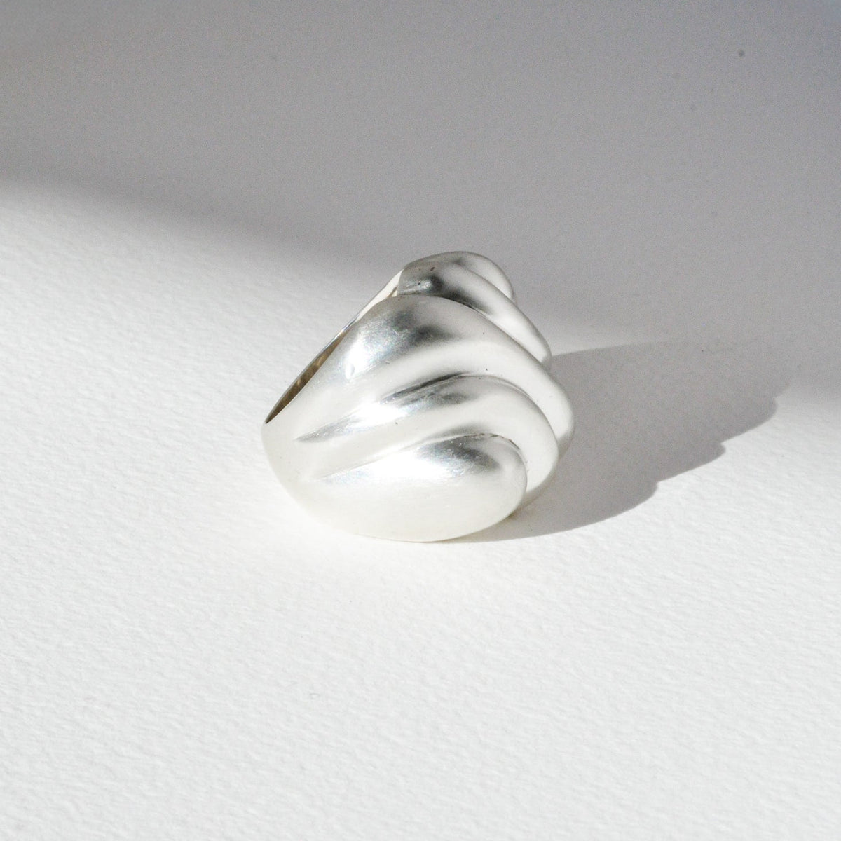 Vintage Sculpted Flow Ring