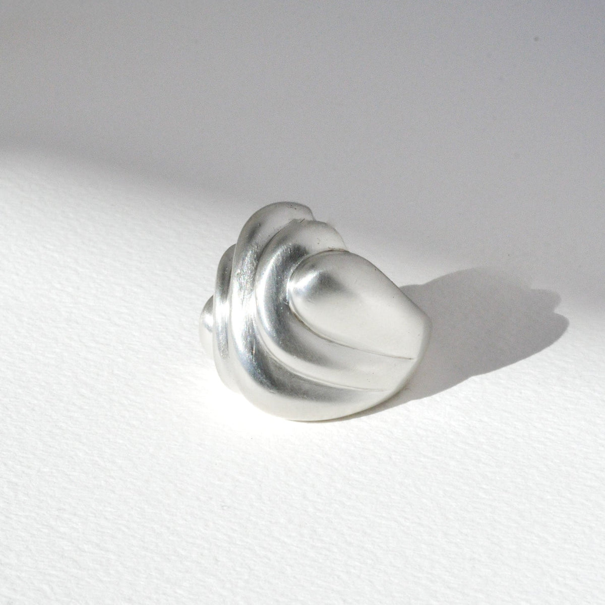 Vintage Sculpted Flow Ring