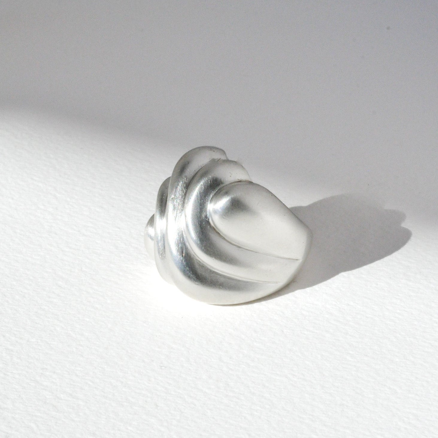 Vintage Sculpted Flow Ring