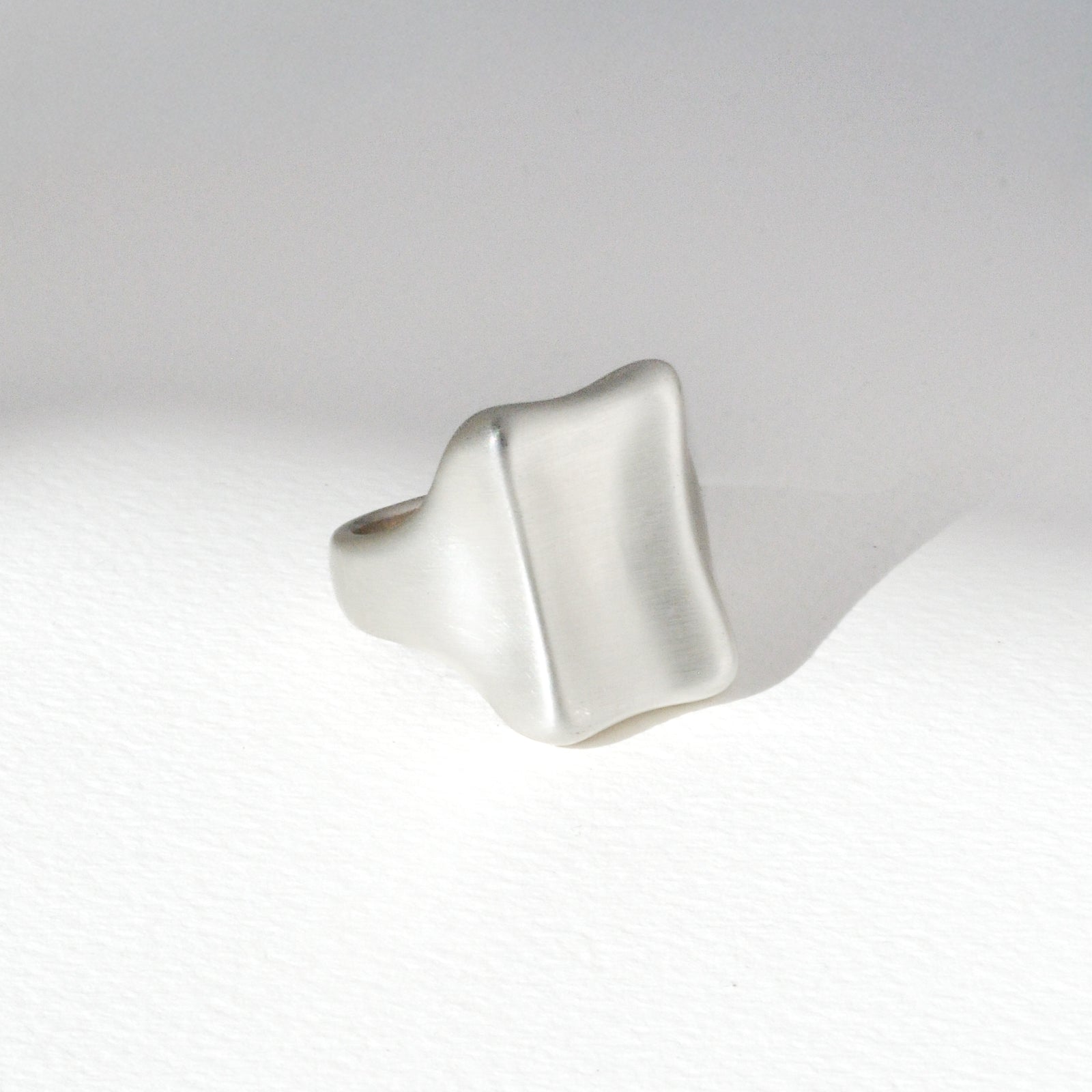 Vintage Concave Tablet Ring