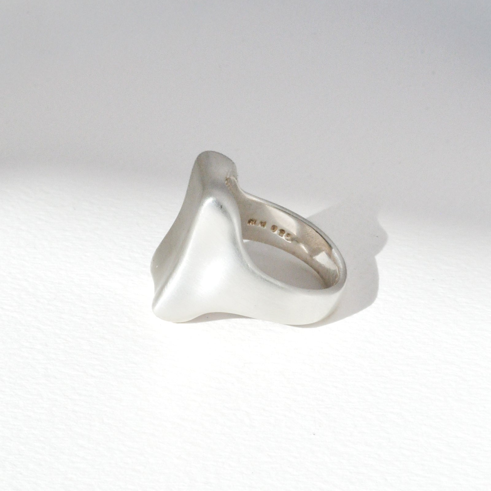 Vintage Concave Tablet Ring