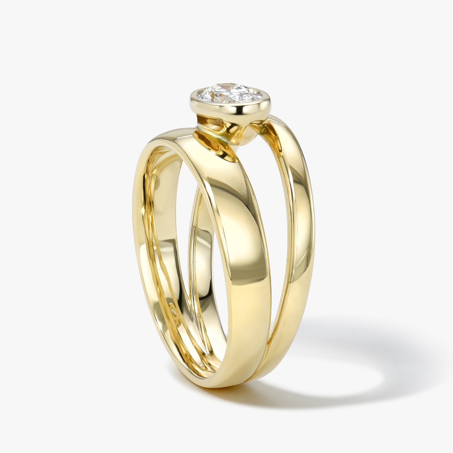 Oval Diamond Hover Ring