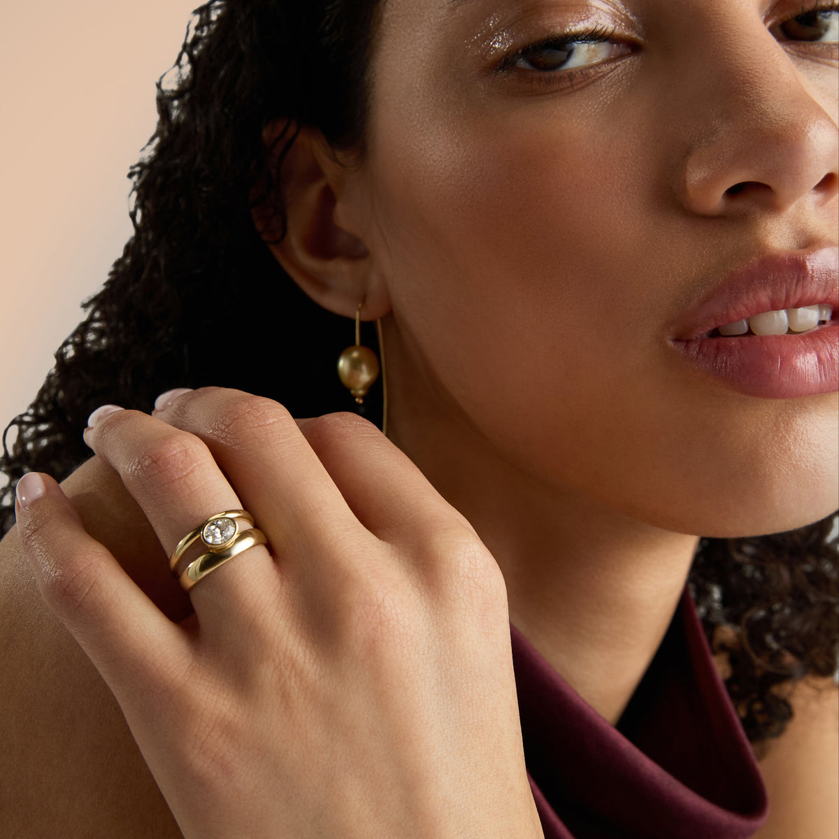 Oval Diamond Hover Ring