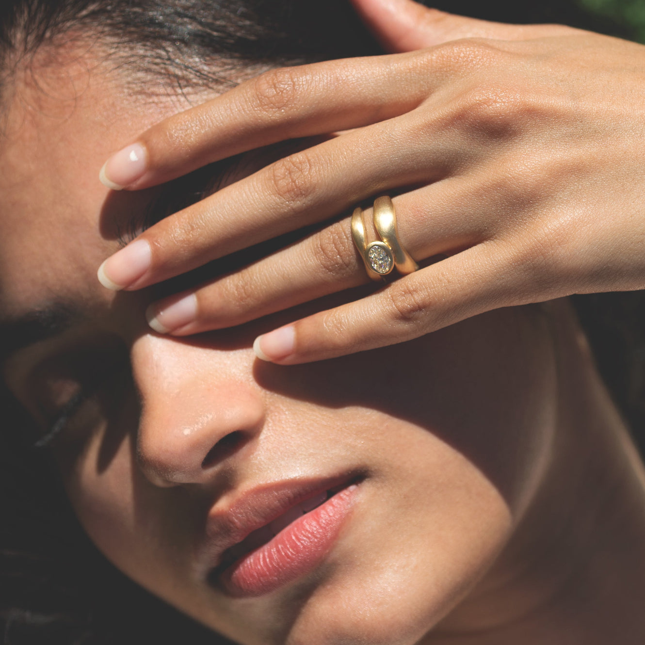 Grande Oval Diamond Hover Ring