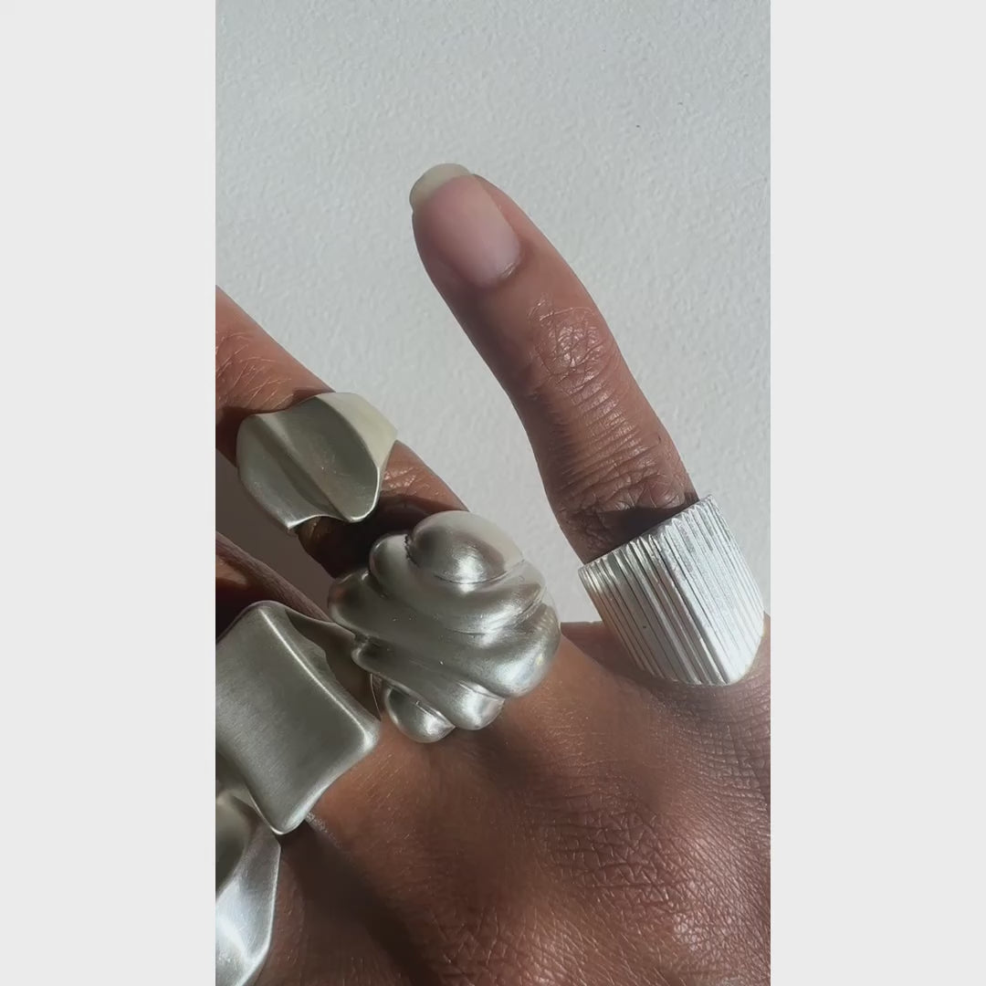 Vintage Sculpted Flow Ring