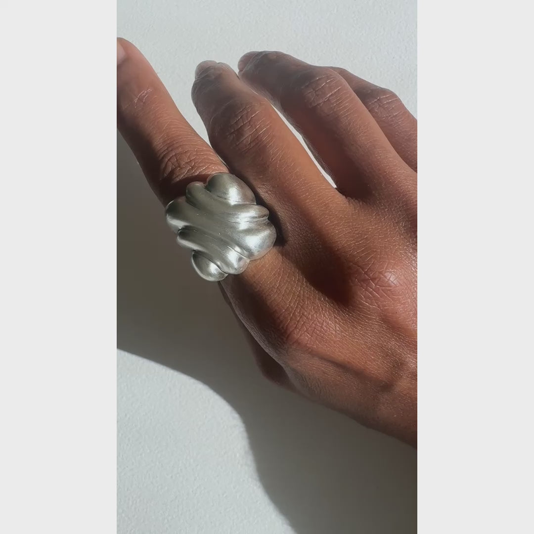 Vintage Sculpted Flow Ring