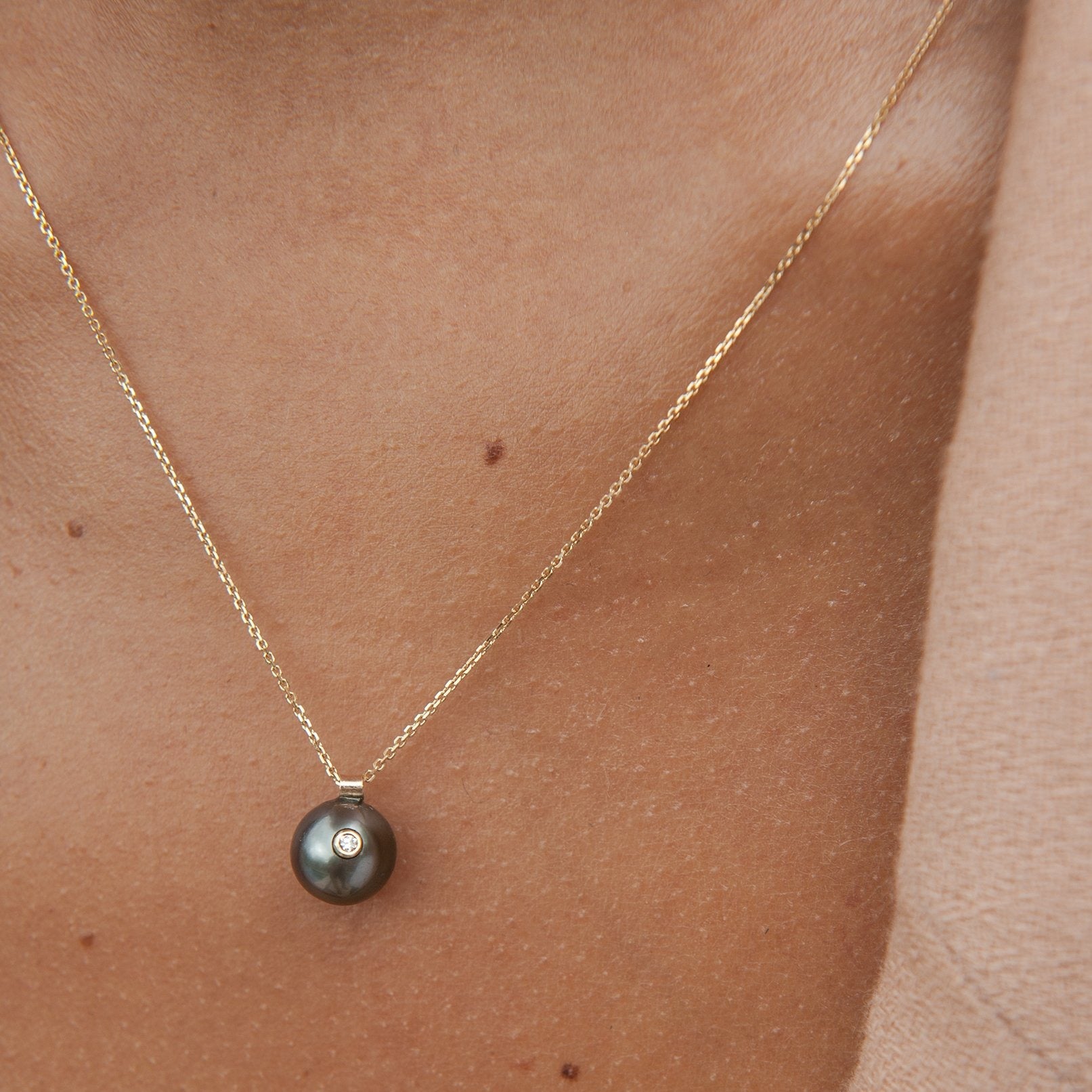 Everly Necklace, White Pearl