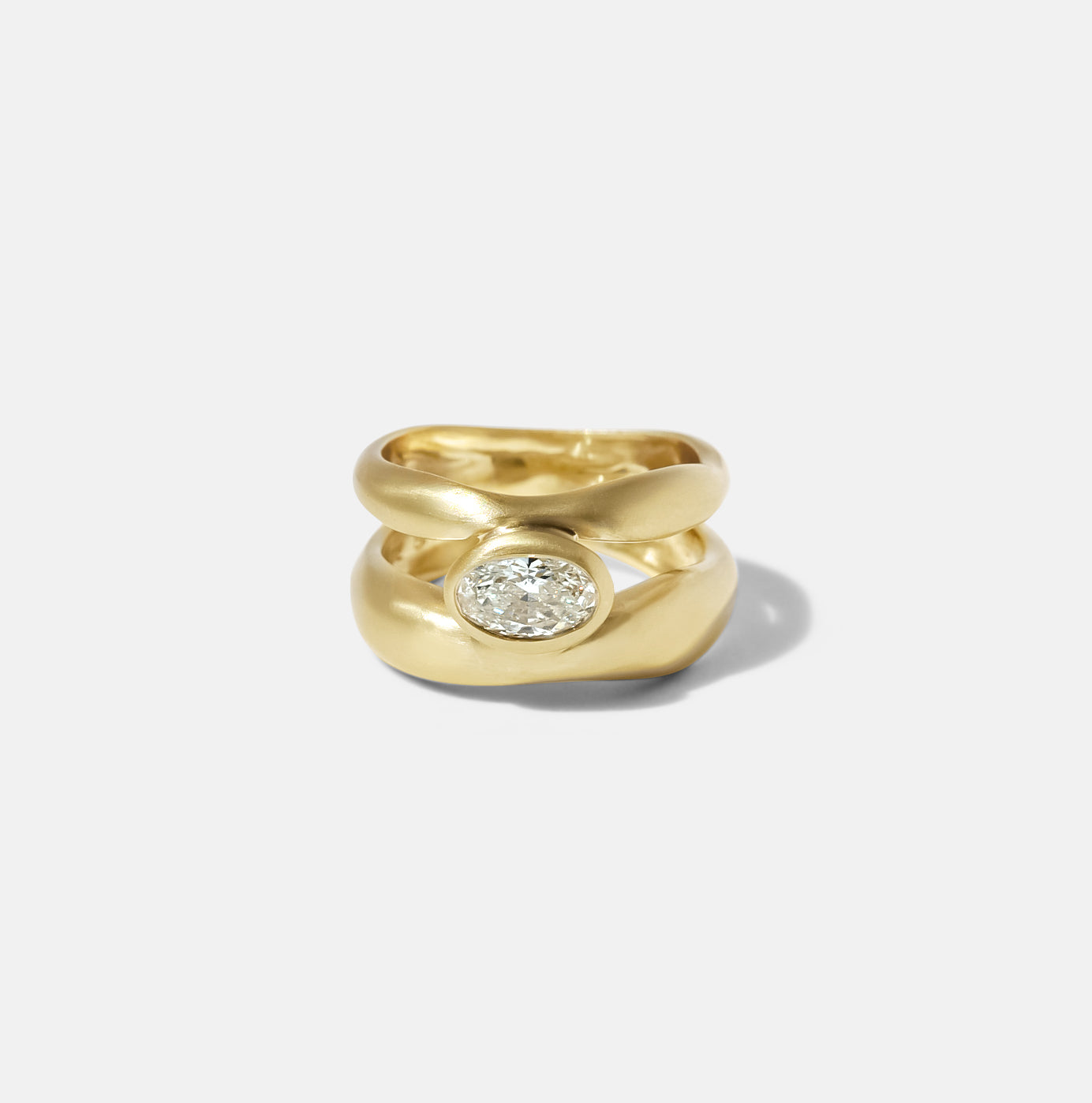 Grande Oval Diamond Hover Ring