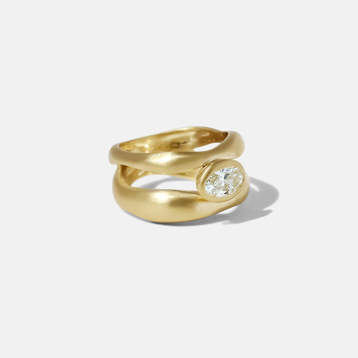 Grande Oval Diamond Hover Ring