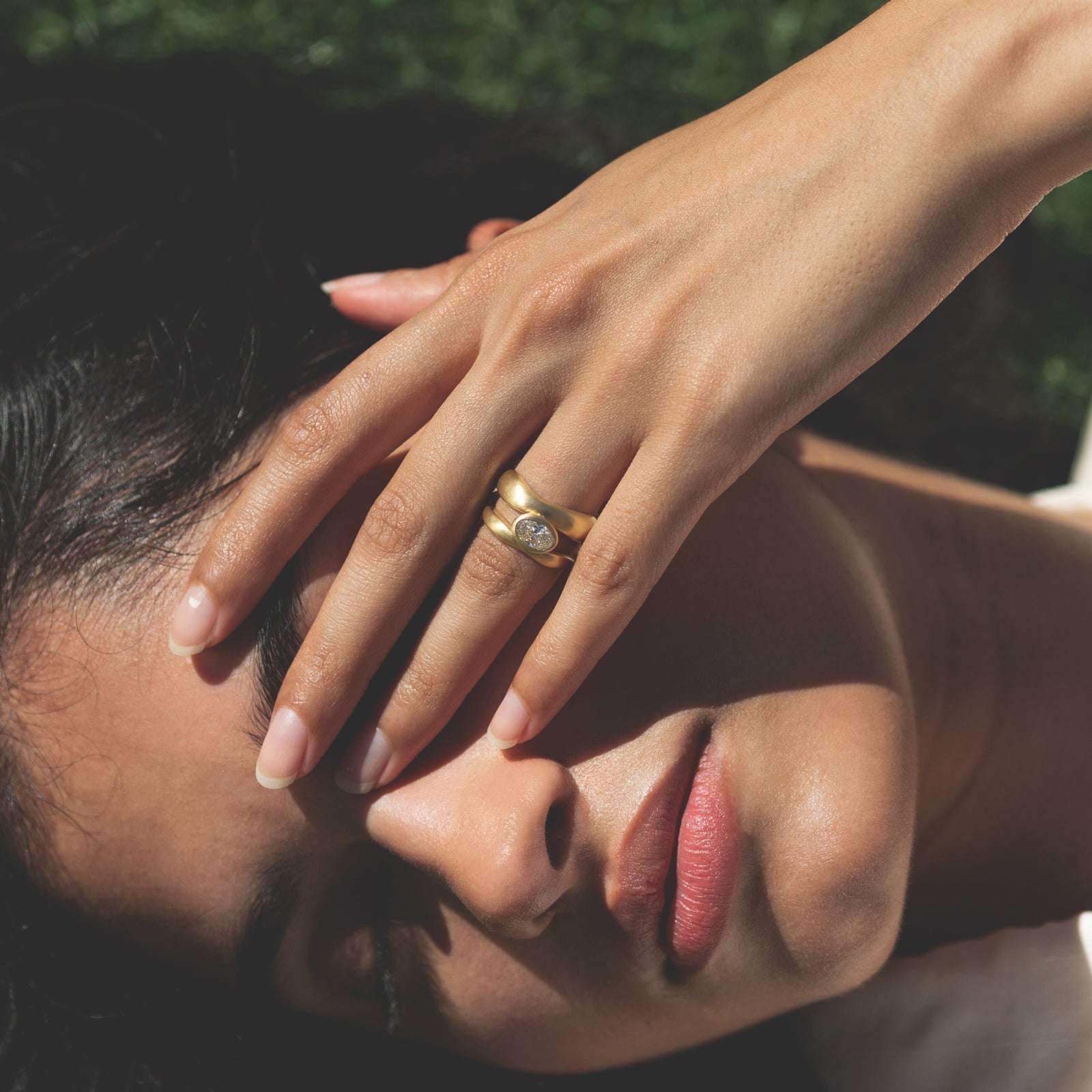 Grande Oval Diamond Hover Ring